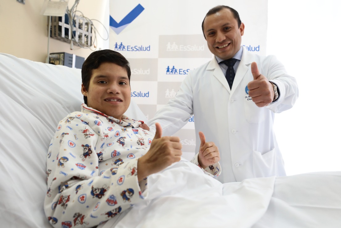 Essalud - EsSalud salva vida de profesora y dos escolares con exitosos trasplantes