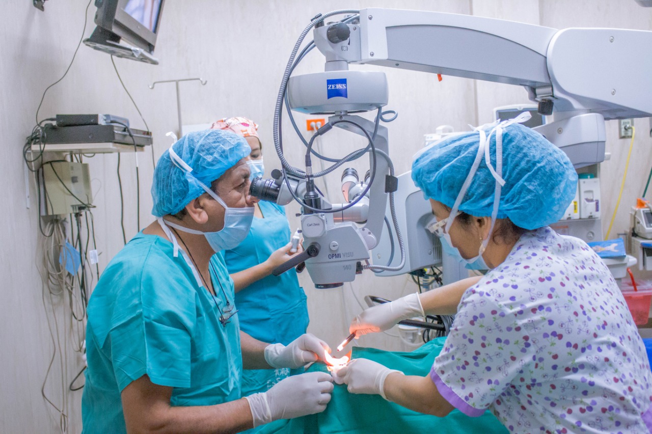 EsSalud Ayacucho brinda tratamiento oftalmológico en beneficio de asegurados