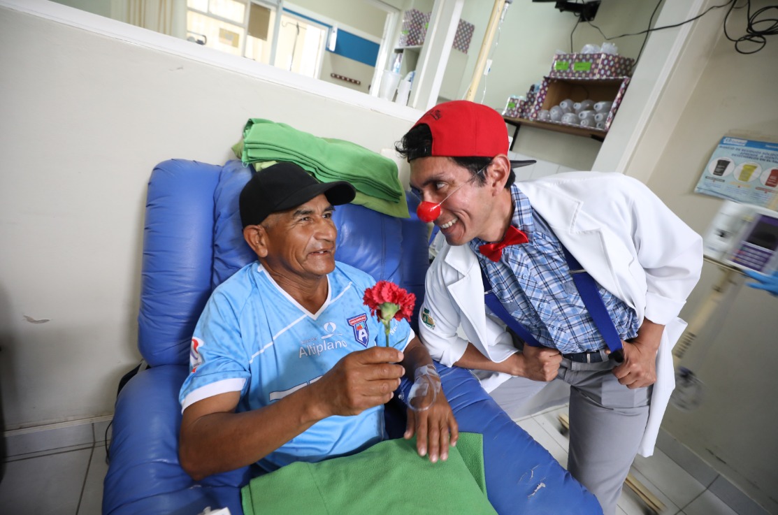 EsSalud implementa terapia de la risa para levantar ánimo a pacientes oncológicos en Tacna