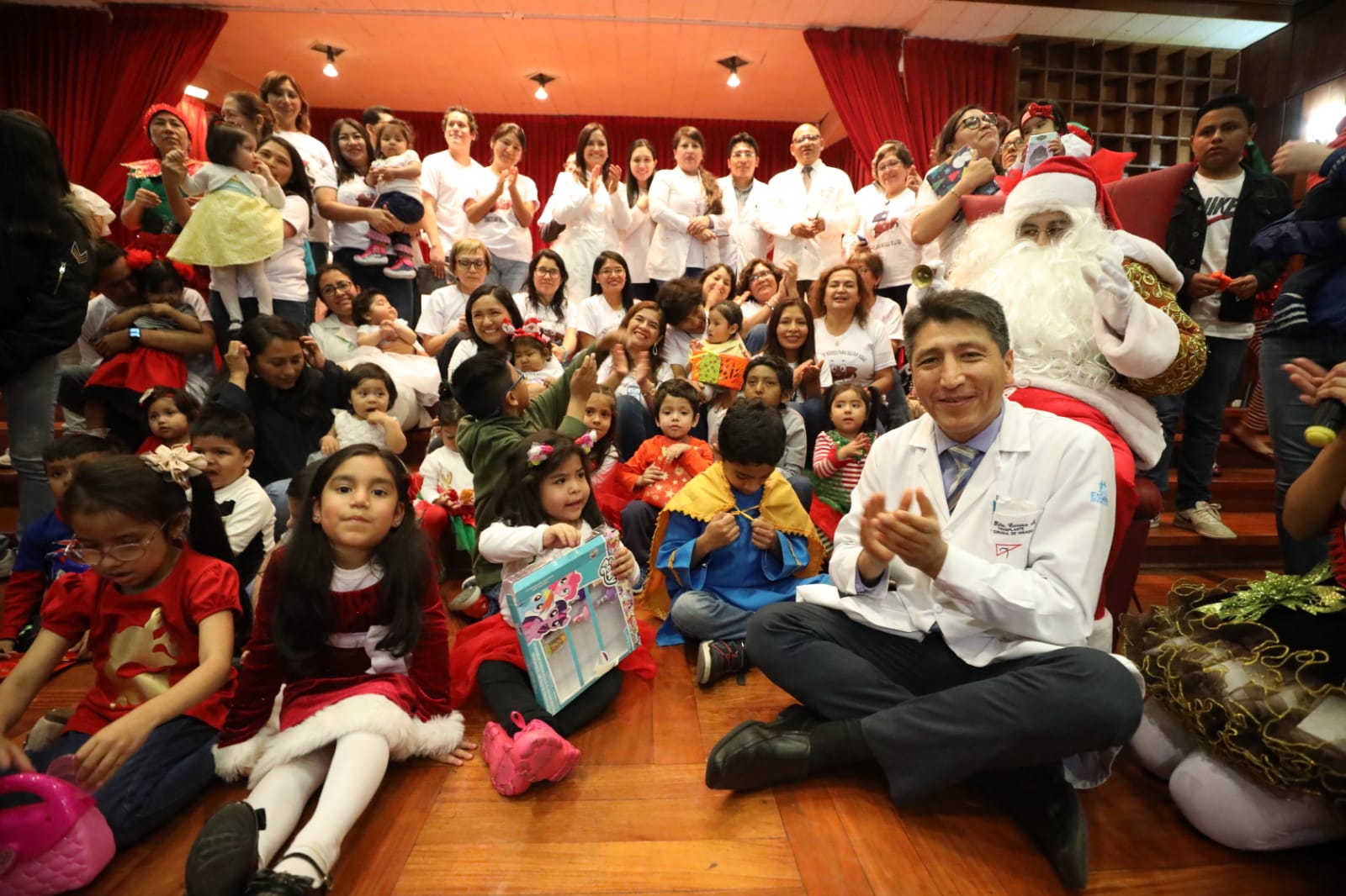 Niños que volvieron a nacer con trasplantes celebran Navidad en hospital Rebagliati