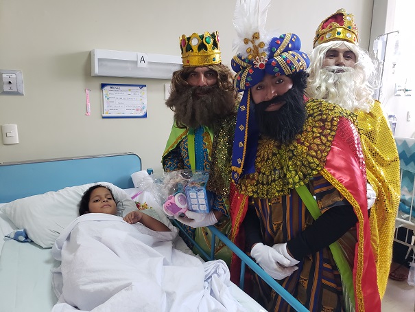 Pacientes de Hospital Carlos Alberto Seguín de Arequipa recibieron visita de Reyes Magos