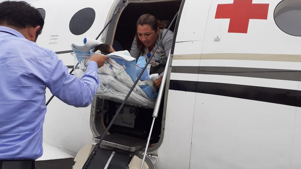 EsSalud Tarapoto logra traslado en ambulancia aérea de recién nacido con malformación congénita múltiple