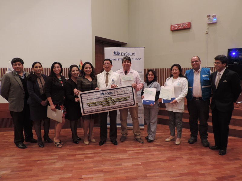 EsSalud Cusco fomenta la investigación y premia a sus profesionales