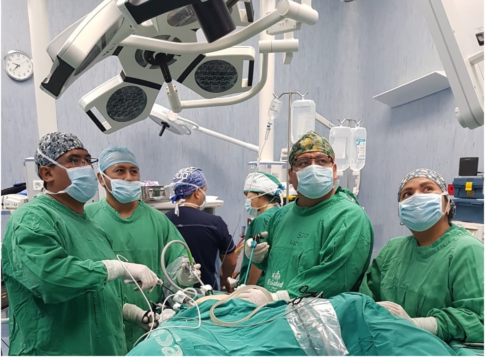 Essalud - EsSalud La Libertad realiza cirugías oncológicas mediante laparoscopía