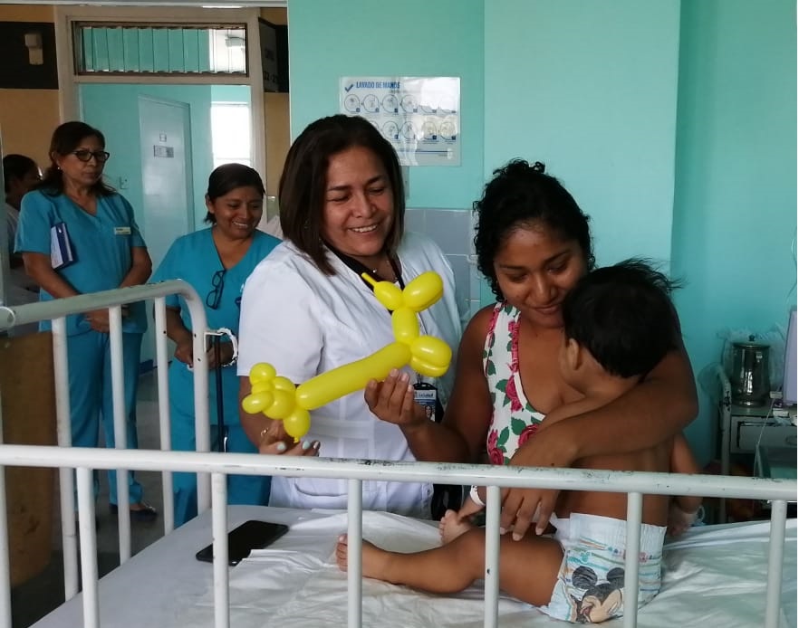 Essalud - En EsSalud Piura entregan obsequios a pacientes internados en hospital