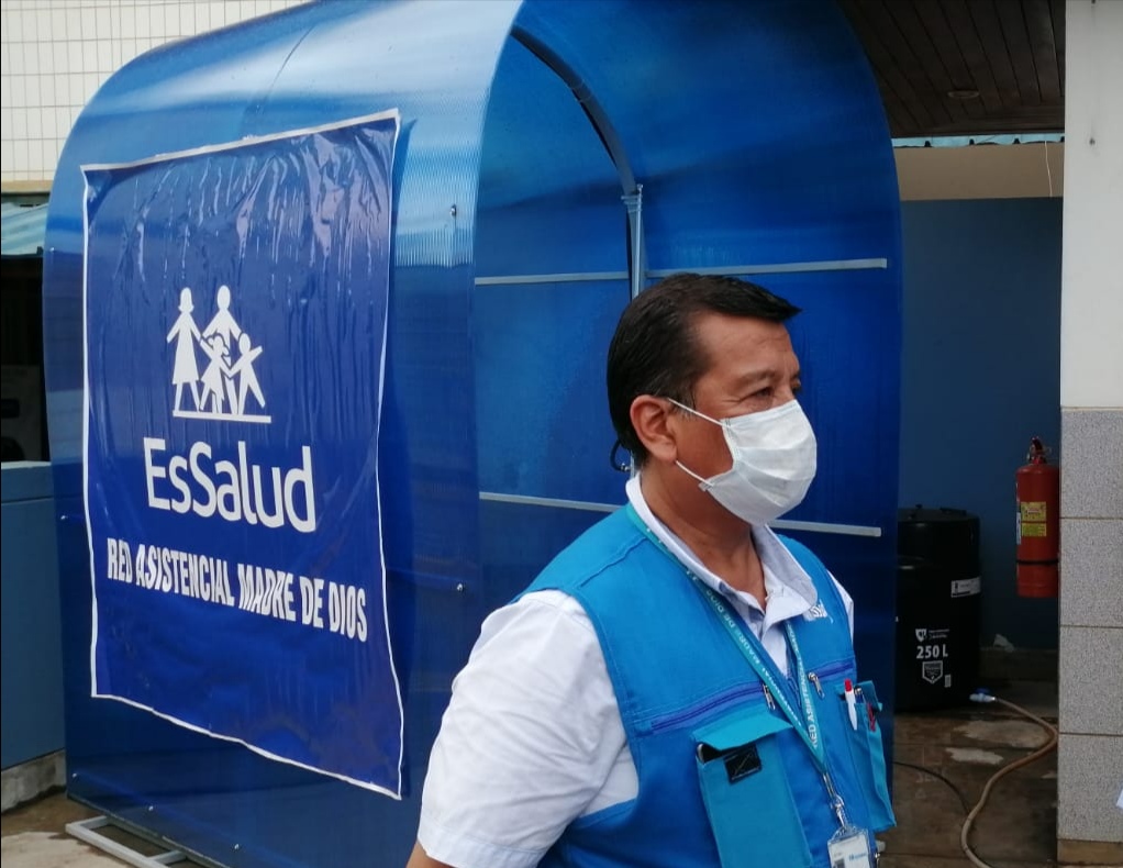 Essalud - EsSalud Madre de Dios implementa Tunel de Desinfección Peatonal Covid 19