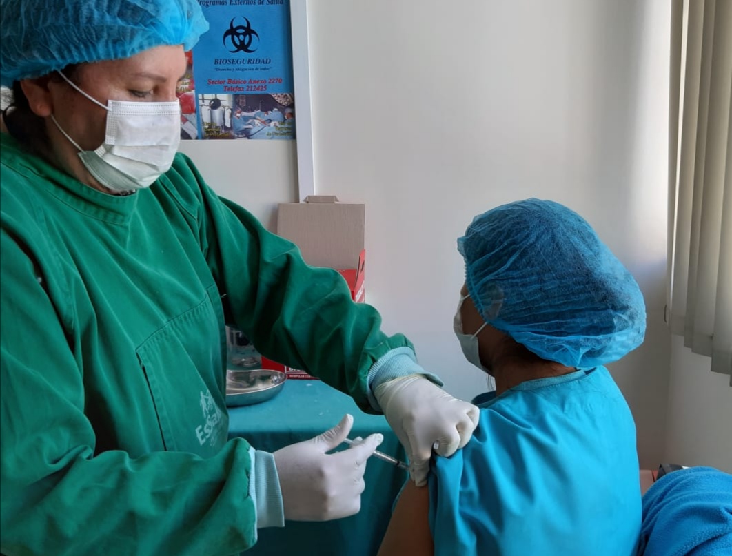 EsSalud Arequipa vacunó contra la influenza a más de 700 trabajadores