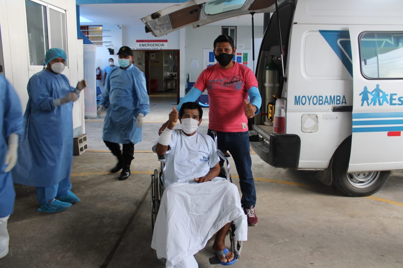 Médicos de EsSalud Moyobamba otorgan alta a paciente de 61 años que logró vencer el Covid-19