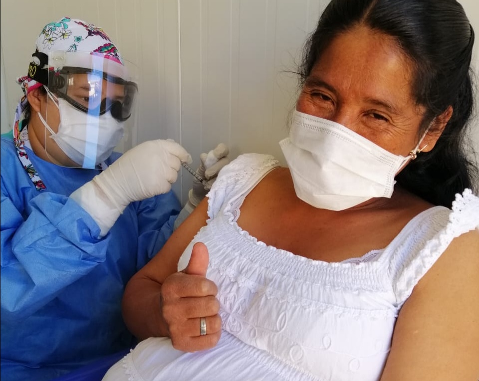 EsSalud Cajamarca vacuna a niños, gestantes y adultos mayores en todos sus establecimientos de salud