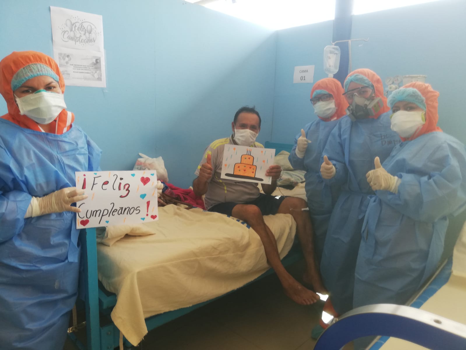 Essalud - Médicos de EsSalud Ucayali celebraron cumpleaños número 61 de paciente Covid-19
