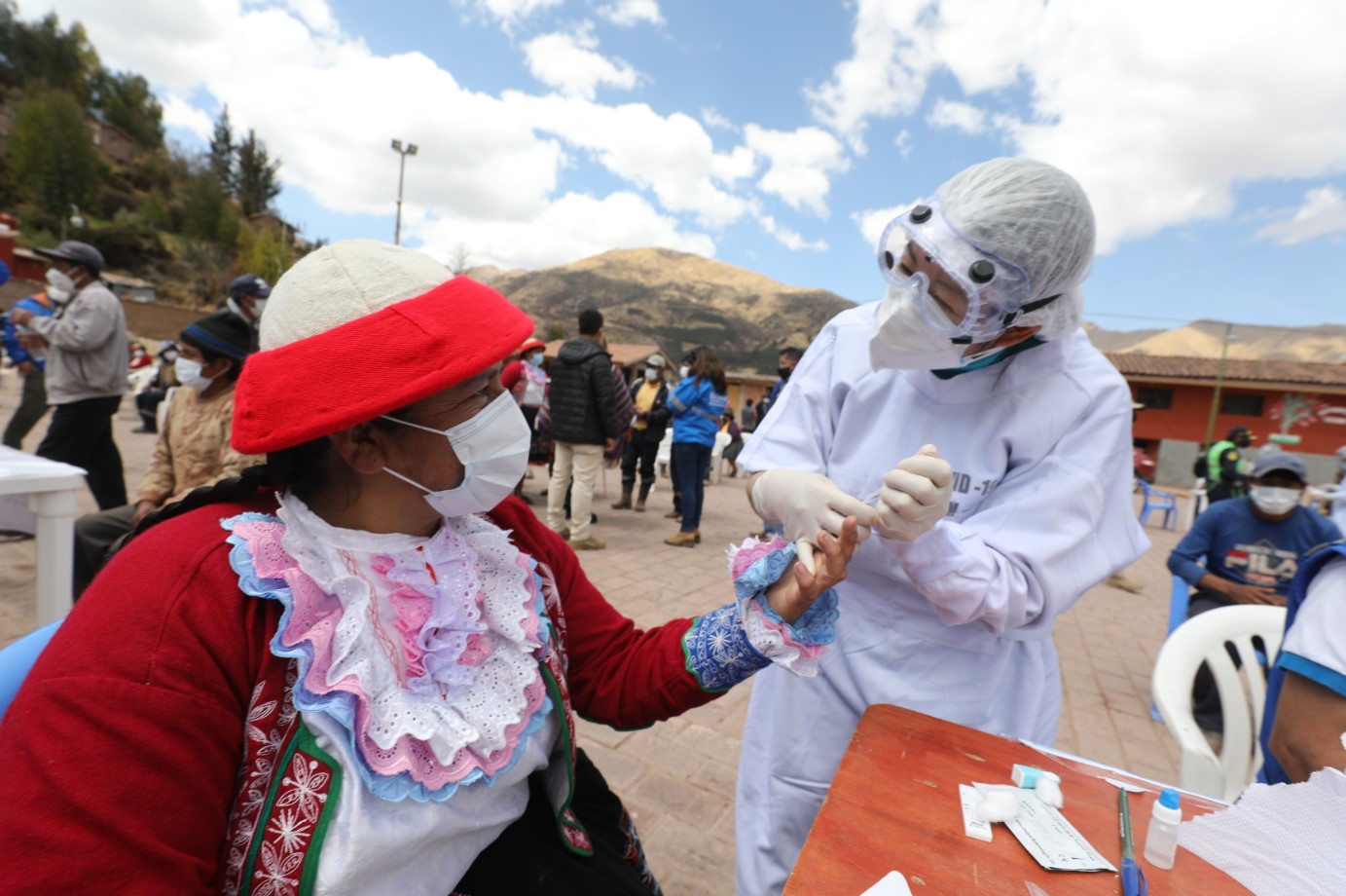 Essalud - Hospital de EsSalud Cusco recibe certificación del INS para procesar pruebas moleculares en solo sesenta minutos