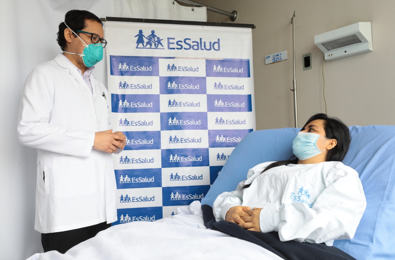 Essalud - EsSalud realiza primera cirugía de preservación de fertilidad en cáncer de cuello uterino en plena pandemia