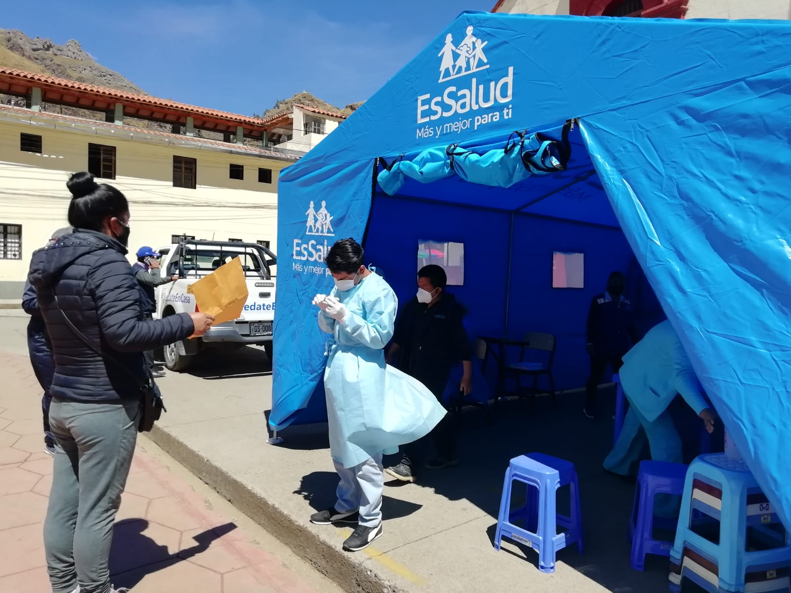EsSalud Huancavelica realiza campaña preventiva de detección de Covid-19 en varios puntos de la ciudad