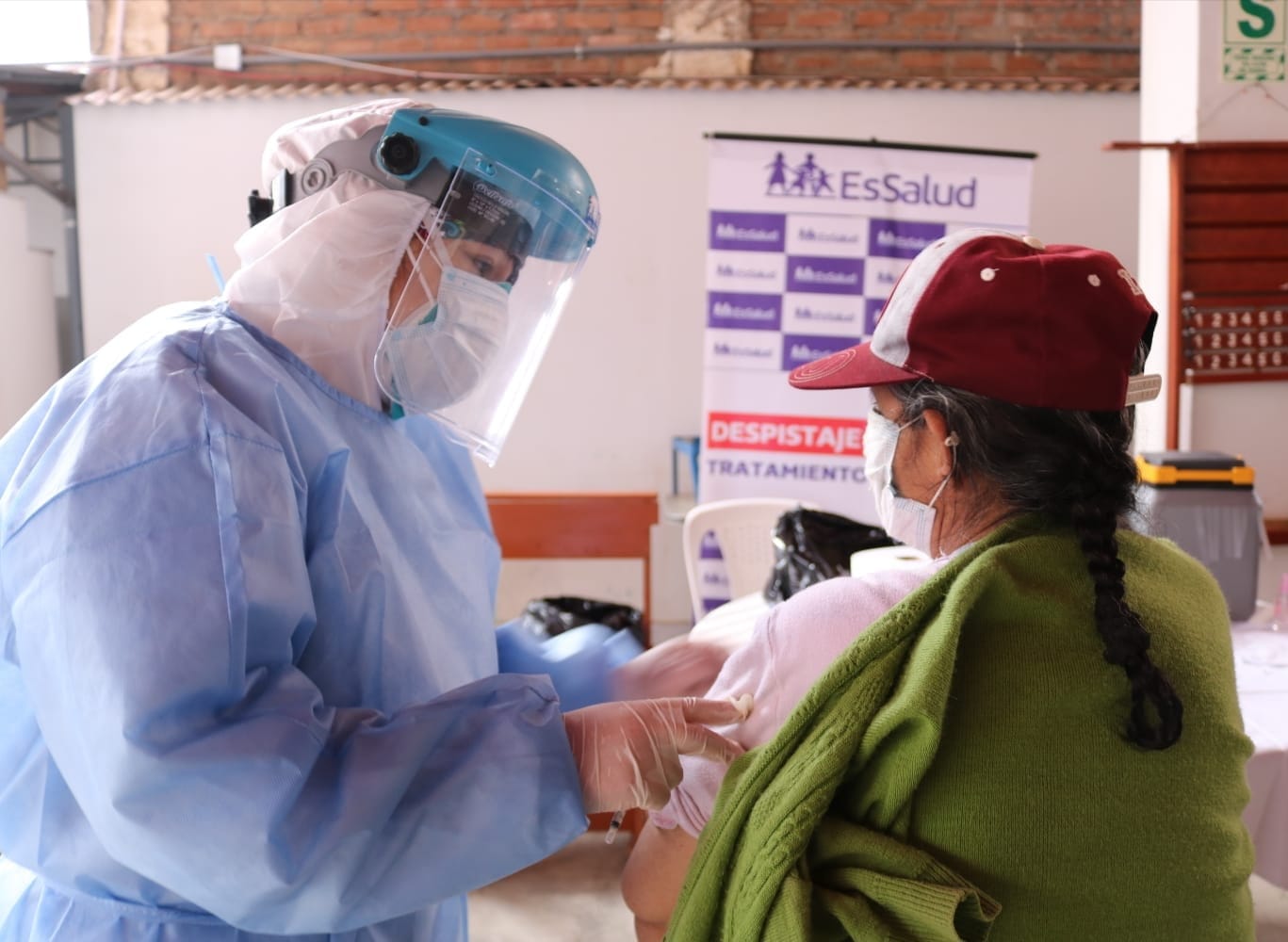 EsSalud Huánuco realiza jornada de vacunación para adultos mayores de la región