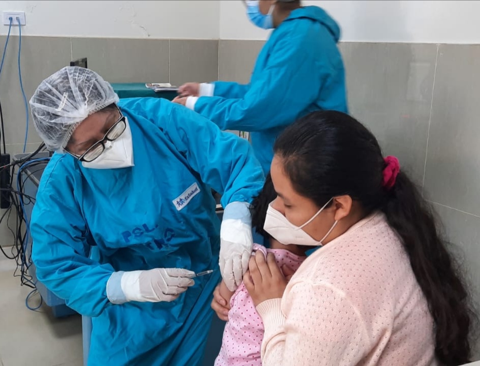 EsSalud Arequipa reinicia jornadas de vacunación en beneficio de niños y adultos mayores