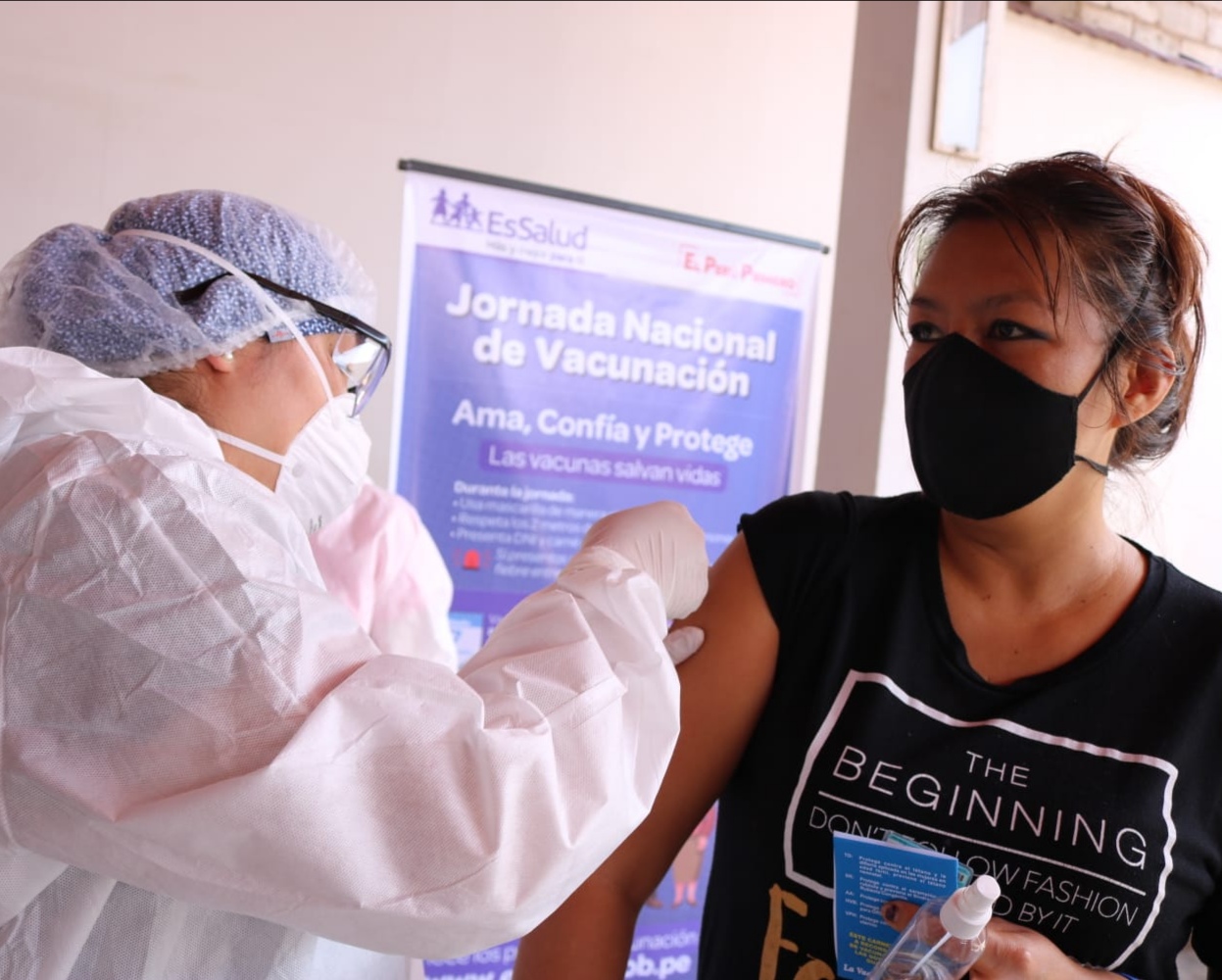 EsSalud Huánuco refuerza jornadas de vacunación a población asegurada