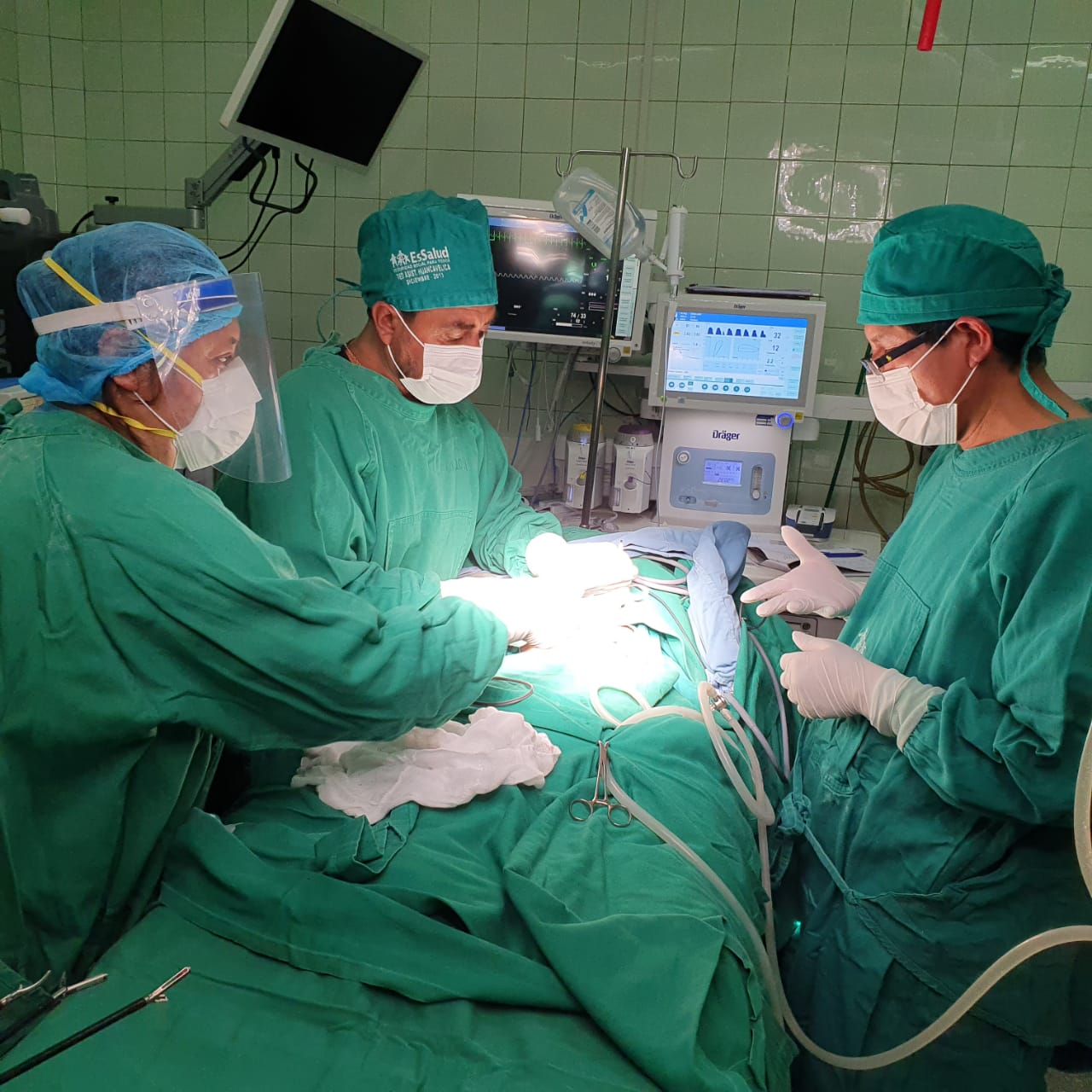 Essalud - EsSalud Huancavelica: especialistas salvan vida de niña con problema cardiaco y grave peritonitis