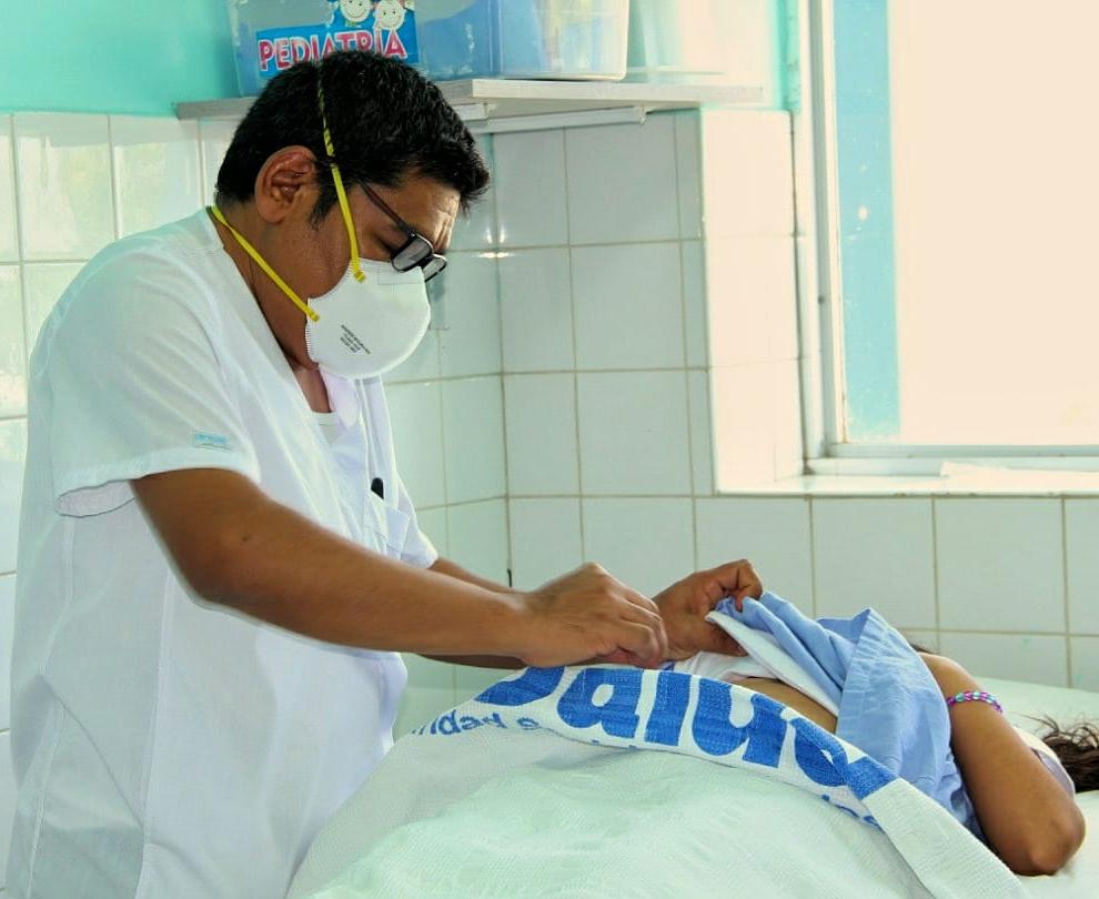 Essalud - EsSalud Piura: especialistas de Hospital III José Cayetano Heredia extirpan quistes hepáticos a niña y salvan su vida
