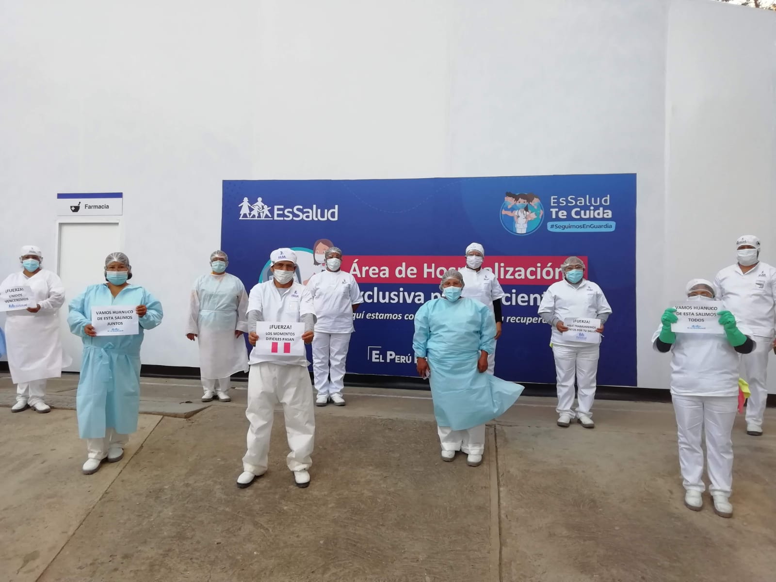 Essalud - EsSalud Huánuco: 12 profesionales del Hospital Perú llegan a esa región para reforzar atención de pacientes Covid-19