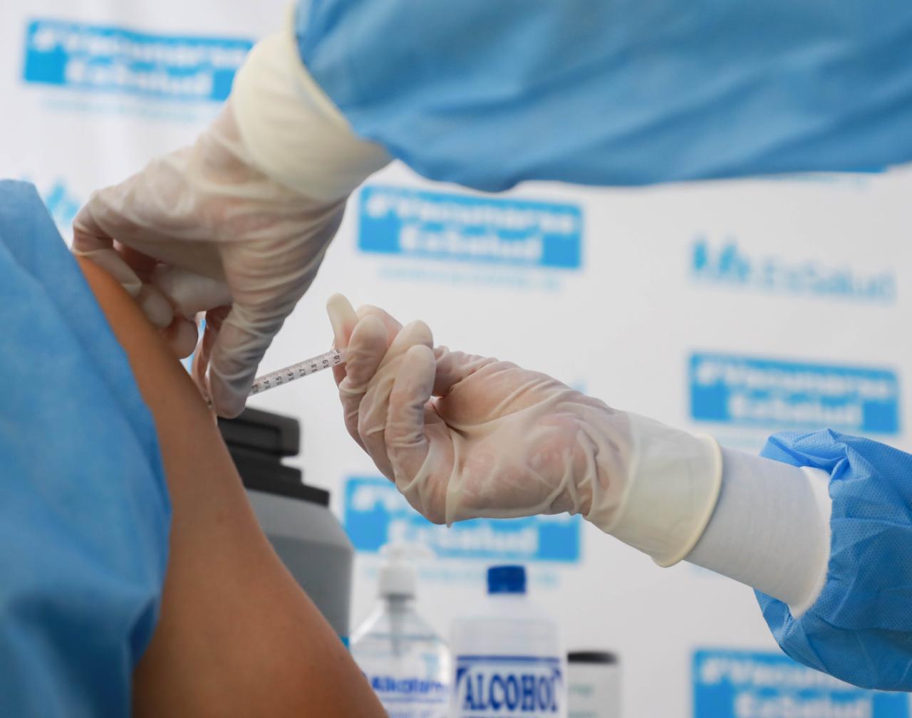 Héroes de EsSalud en regiones: “Vacuna contra el Covid-19 nos da mayor fuerza, coraje y seguridad para atender a nuestros pacientes”