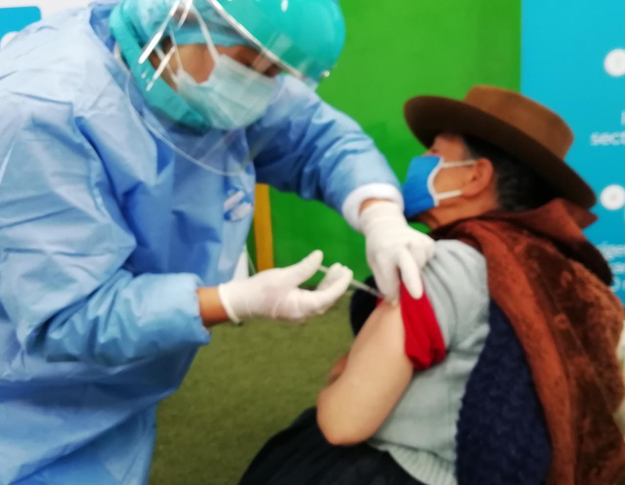 EsSalud Huancavelica inició la inmunización de adultos mayores contra la Covid-19