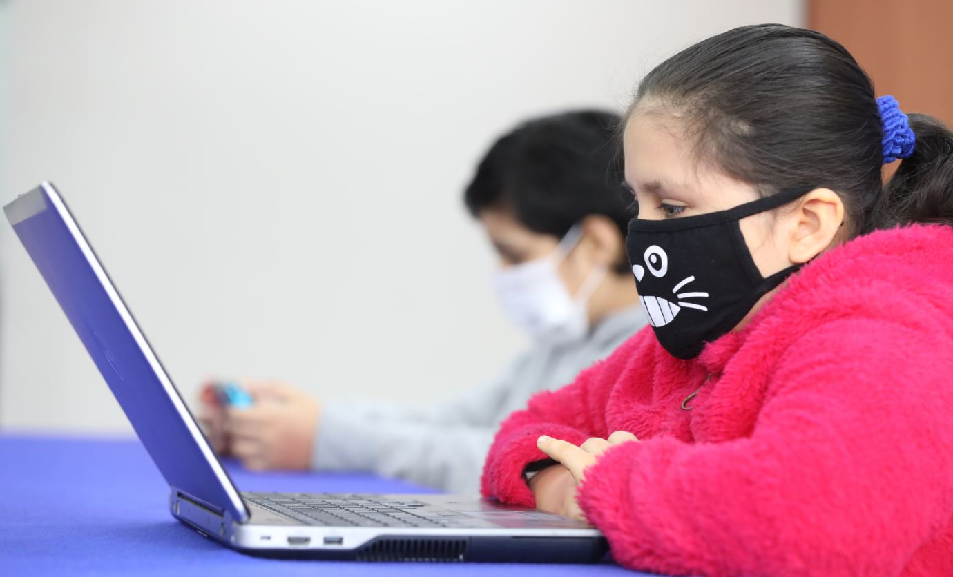 Essalud - EsSalud advierte: Uso excesivo de tecnología tiende a reducir las habilidades sociales de los niños