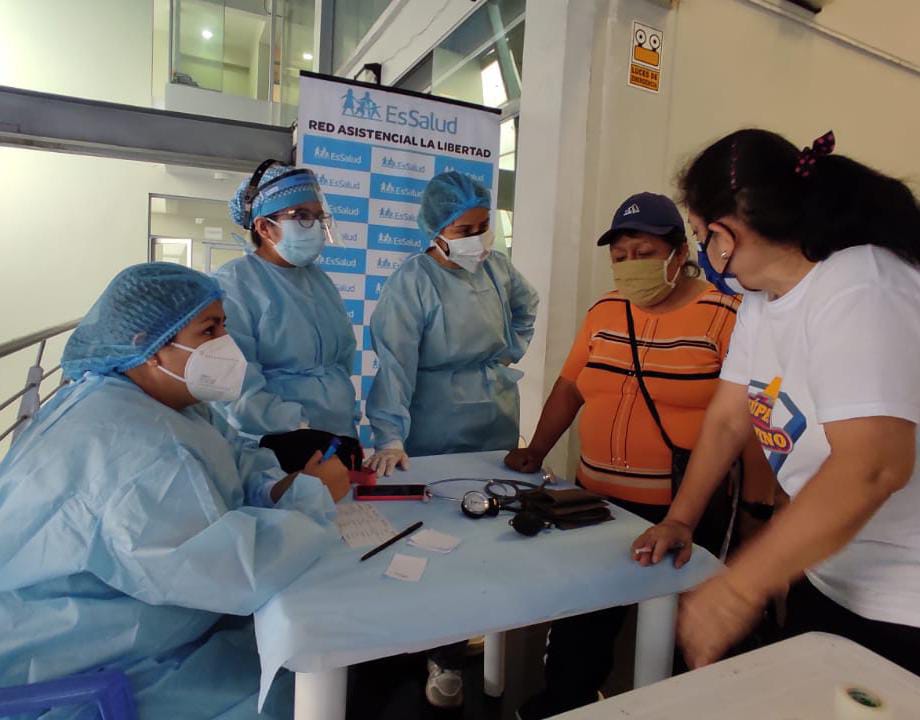 Essalud - EsSalud La Libertad realizó jornada de vacunación durante tres días