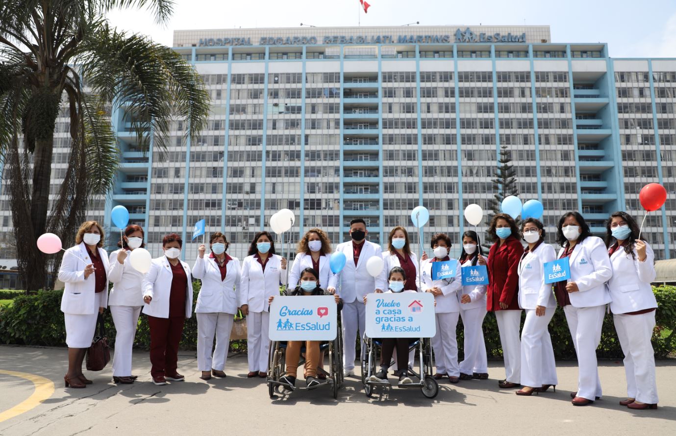 Essalud - Obstetras del hospital Rebagliati celebran su día con más de 6.500 atenciones a gestantes pese a la pandemia