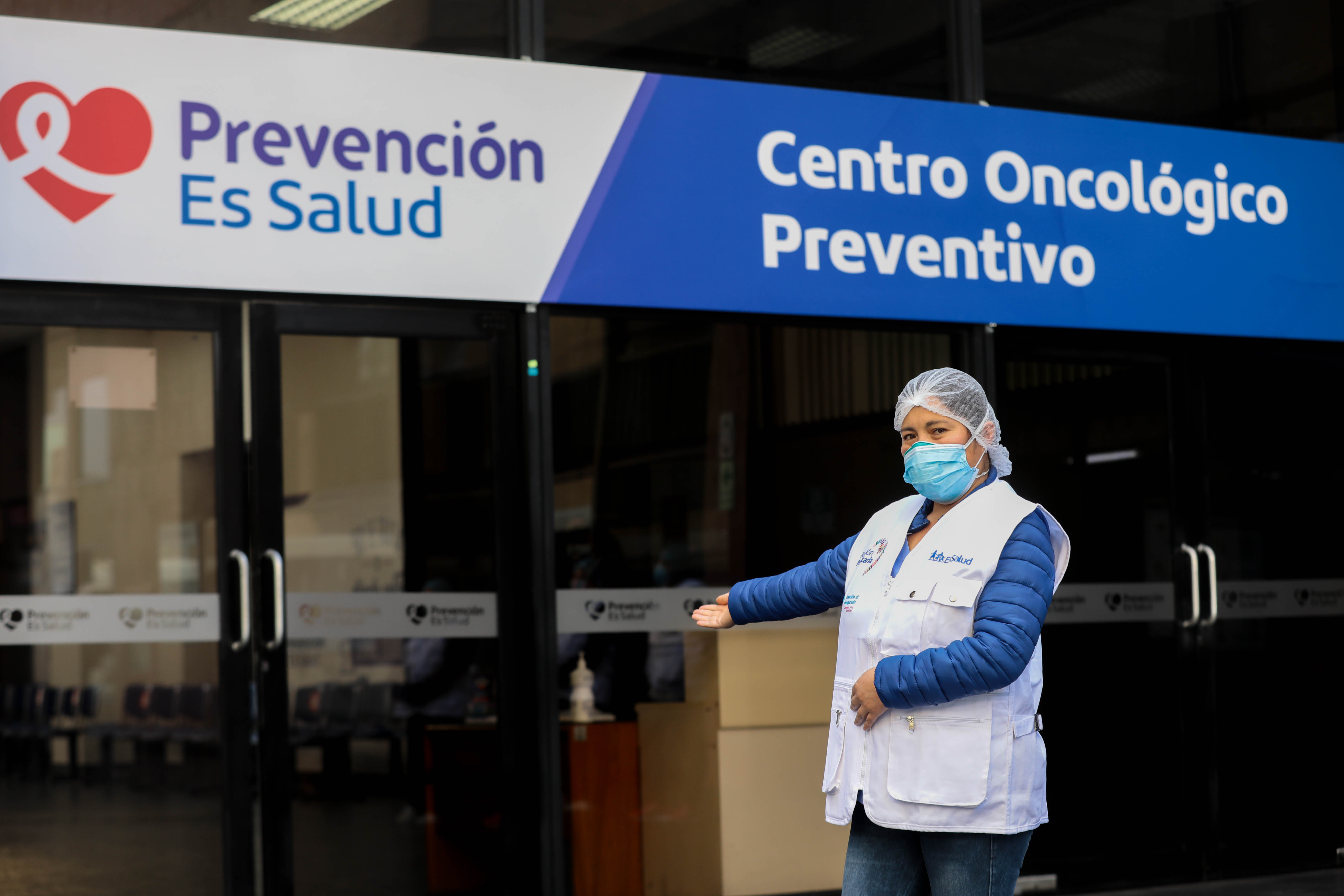 EsSalud pone en marcha moderno centro de detección de cáncer en el