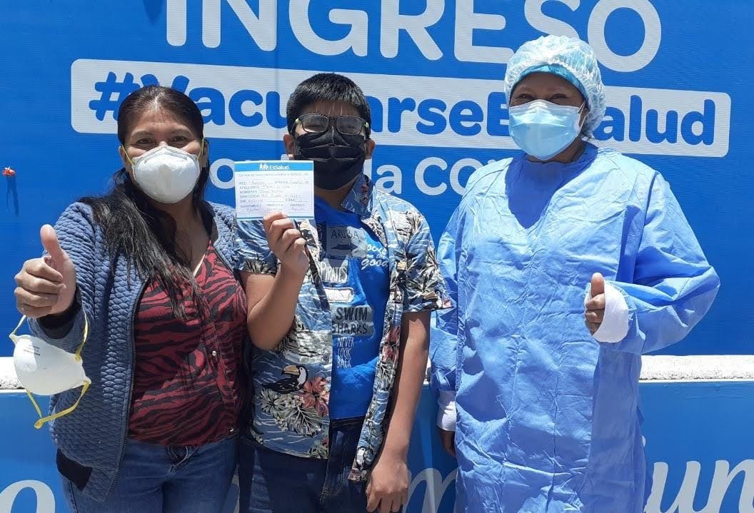 Essalud - Aplican vacuna contra Covid-19 a menores de 12 a 17 años de Ayacucho