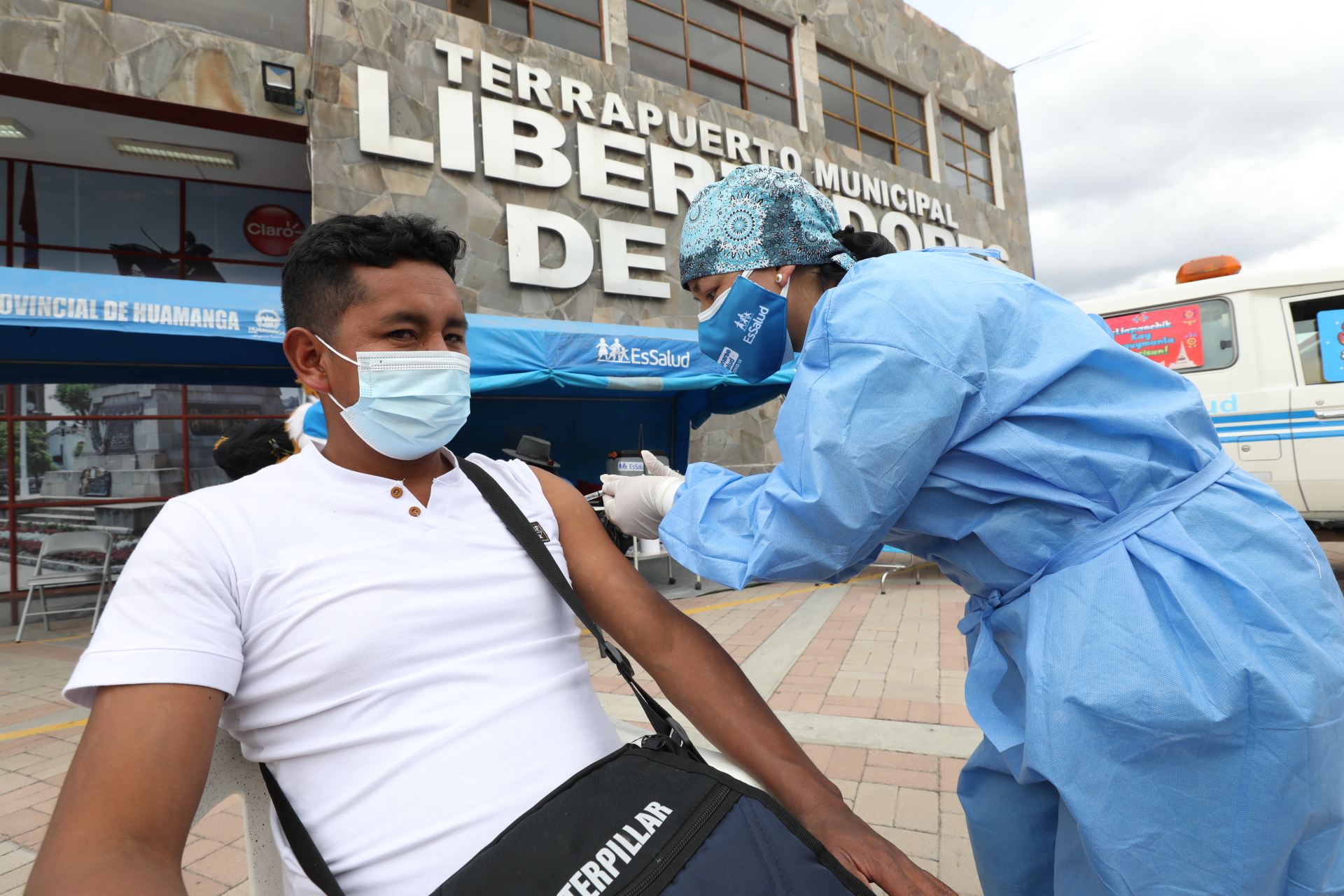 Essalud - Repotenciamos la vacunación contra la COVID-19 en Ayacucho