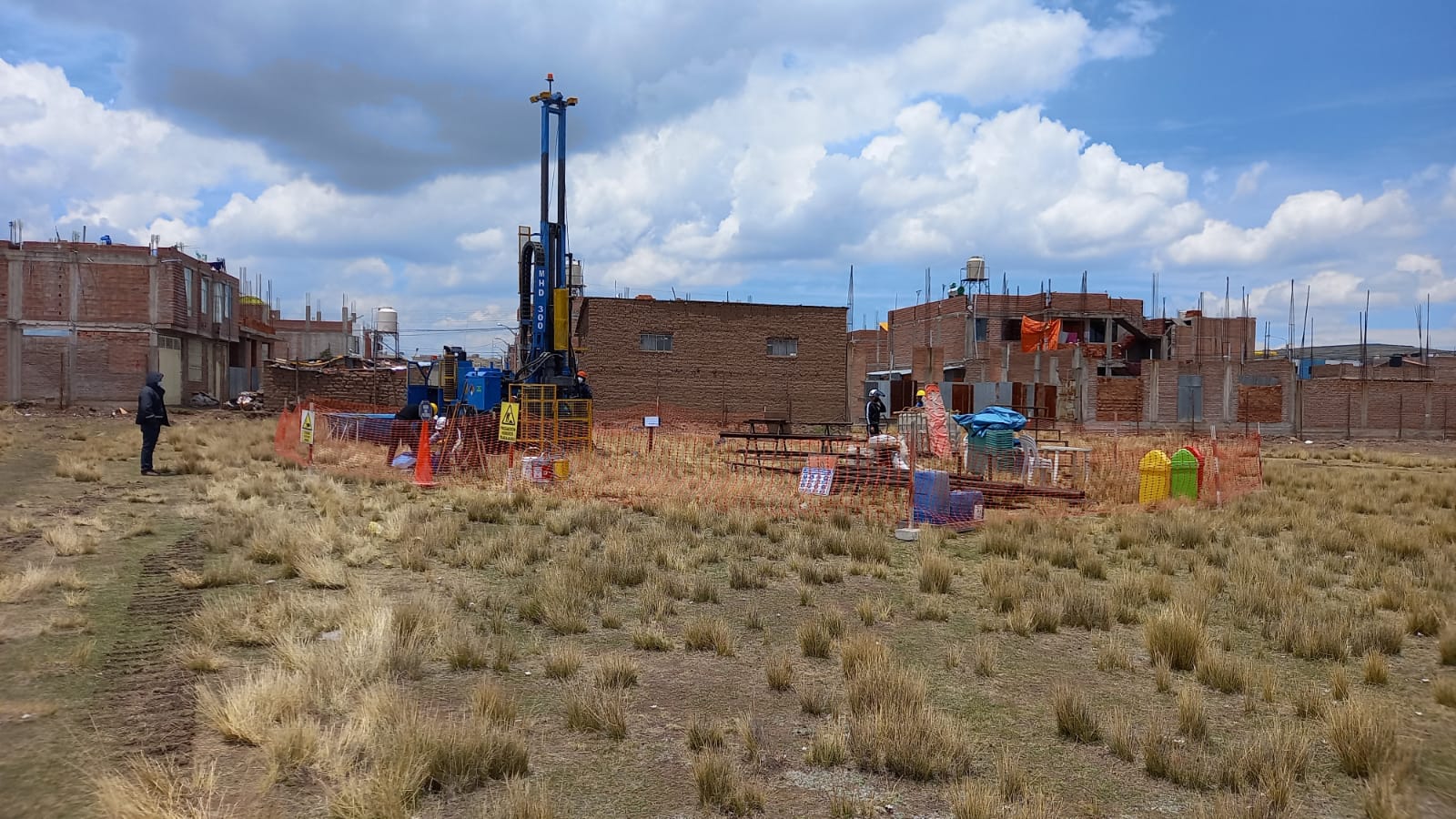 Essalud - Funcionario de EsSalud Puno inspecciona terreno donde se construirá Hospital del Altiplano