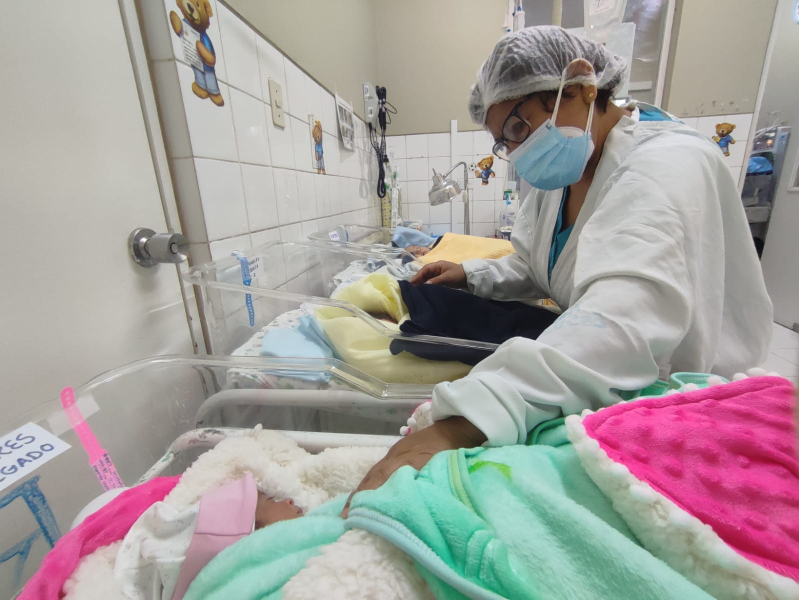 Essalud - Hospital de EsSalud Tacna recibió a tres bebés durante Navidad