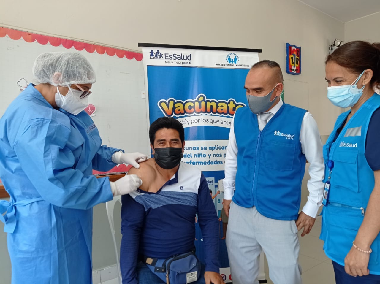Essalud - EsSalud Lambayeque atiende en sus seis vacunatorios