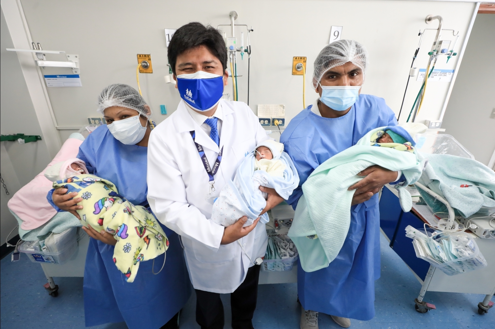 ¡Milagro de Navidad!: Madre chalaca supera embarazo de riesgo y da a luz a trillizos en hospital Sabogal de EsSalud