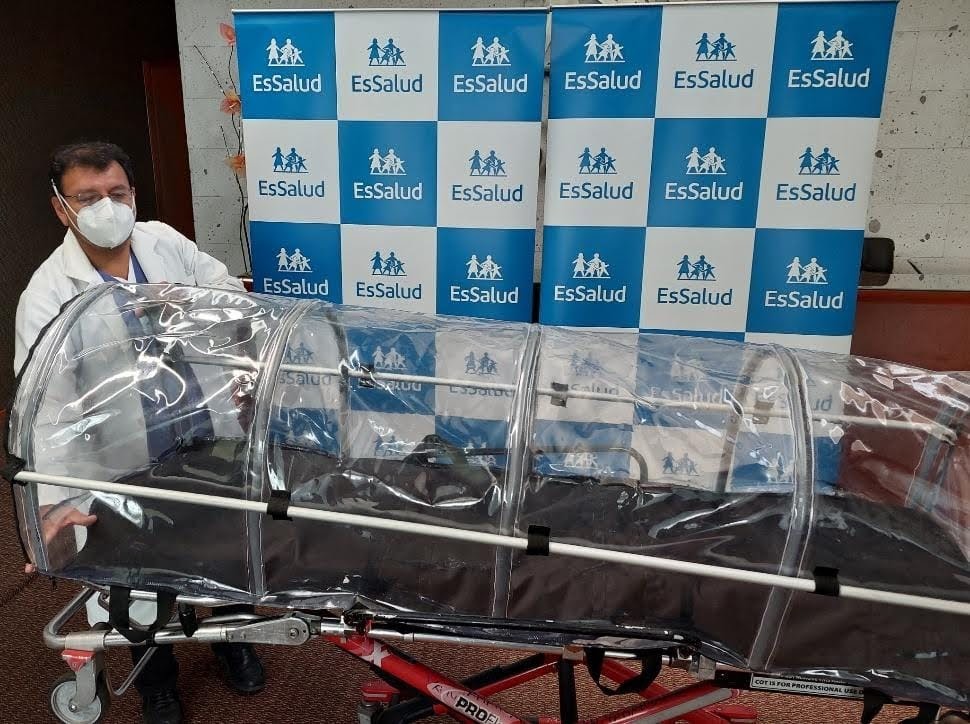 Hospital III Yanahuara de EsSalud Arequipa presenta nueva cabina de aislamiento