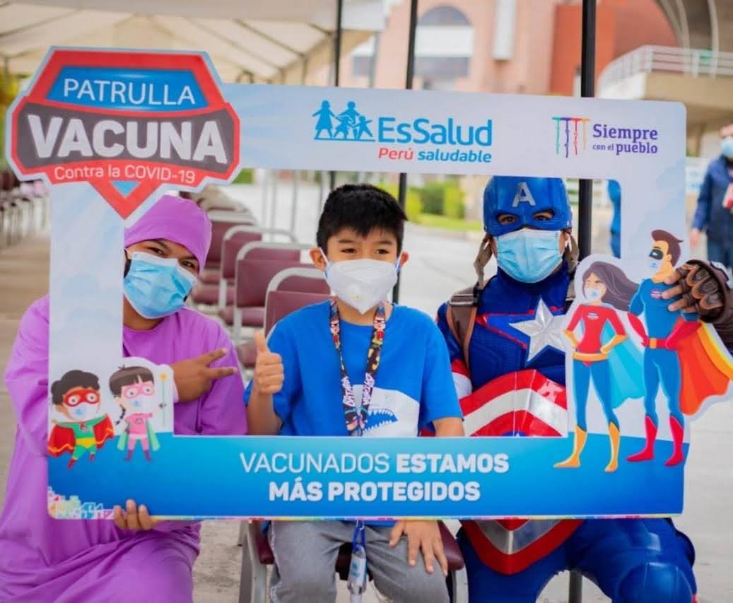 Essalud - Menor de 10 años fue el primer niño en recibir vacuna Covid-19 en EsSalud Arequipa