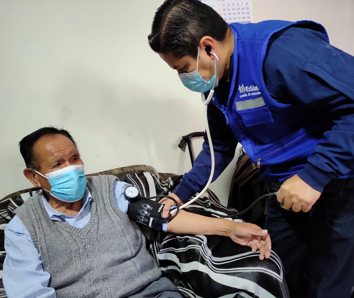Essalud - EsSalud Ayacucho brinda atención médica a asegurados mayores de 80 años, en sus domicilios