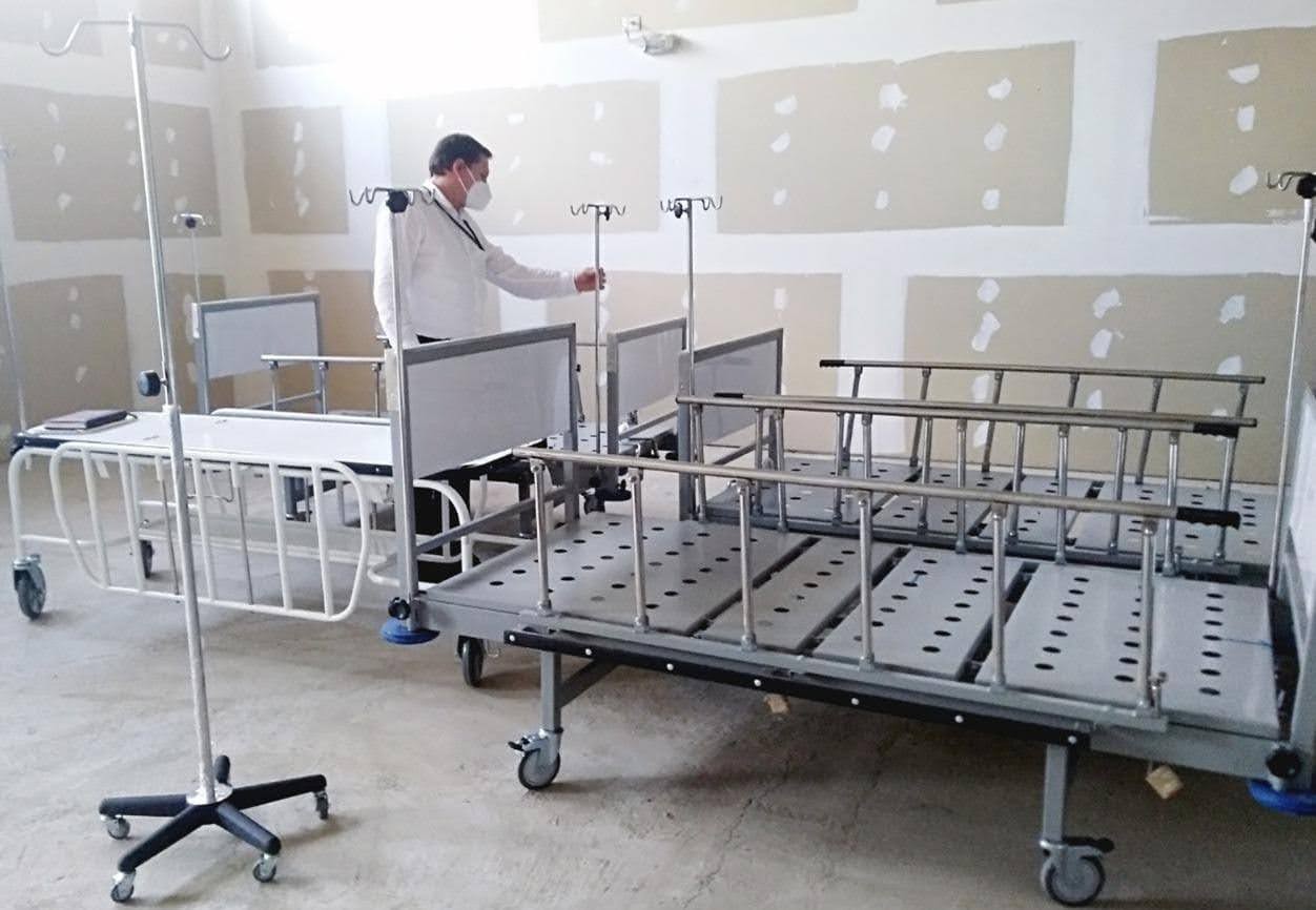 Essalud - Donan mobiliario clínico a EsSalud Lambayeque