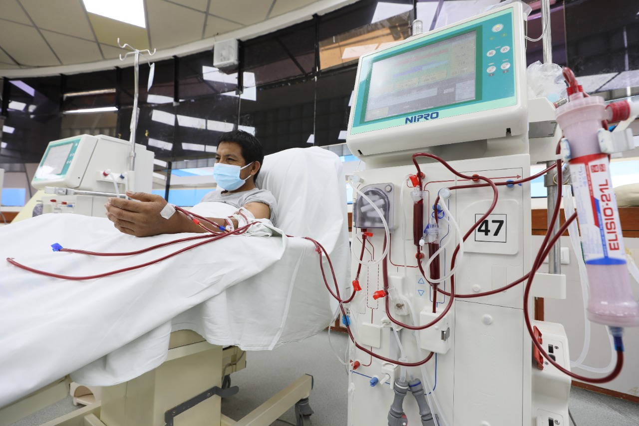Centro Nacional de Salud Renal de EsSalud brinda nueva oportunidad a pacientes renales, mejorando accesos vasculares en hemodiálisis