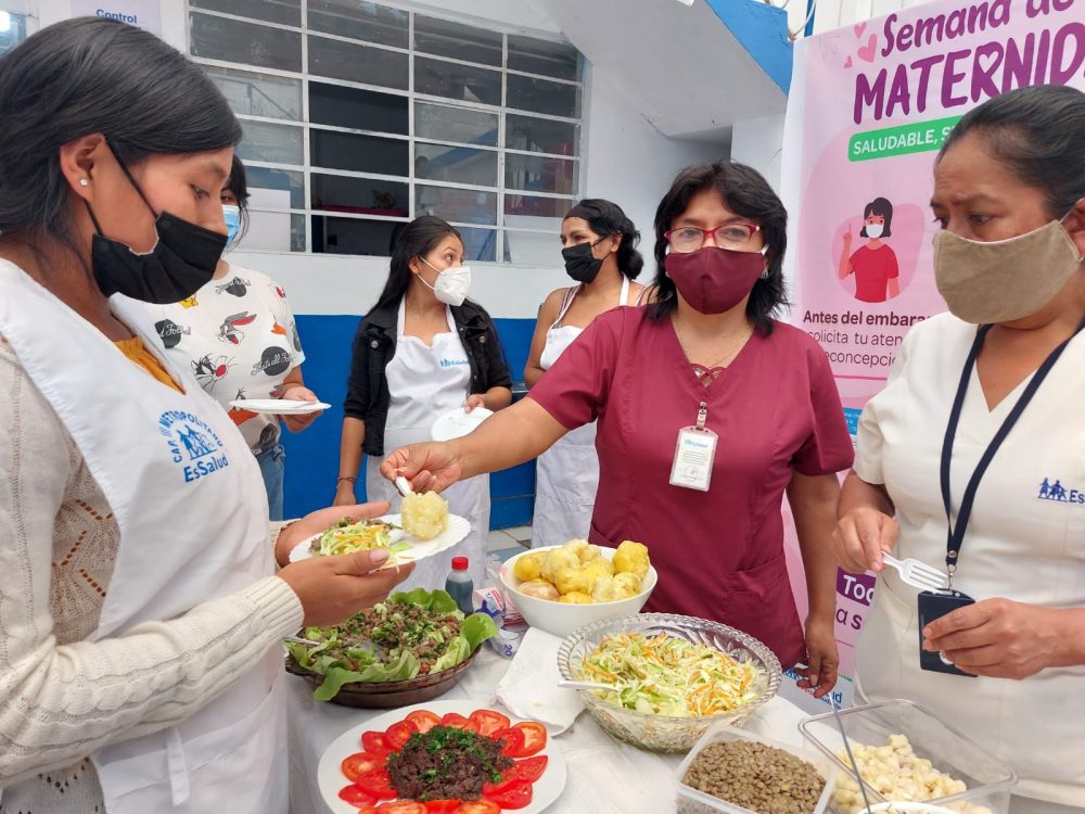 EsSalud Huánuco conmemora Semana de Maternidad Saludable con festival de alimentos ricos en hierro, para evitar anemia