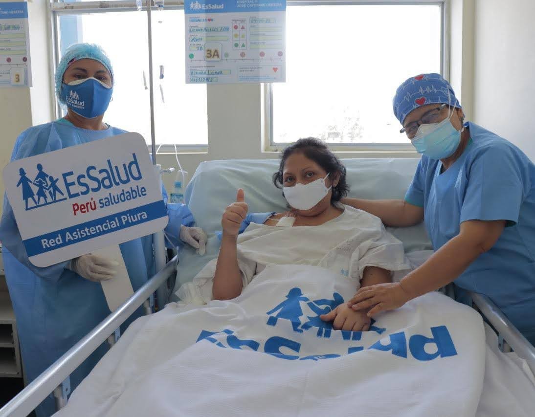 Essalud - En EsSalud Piura fusionan huesos de columna vertebral de paciente oncológica