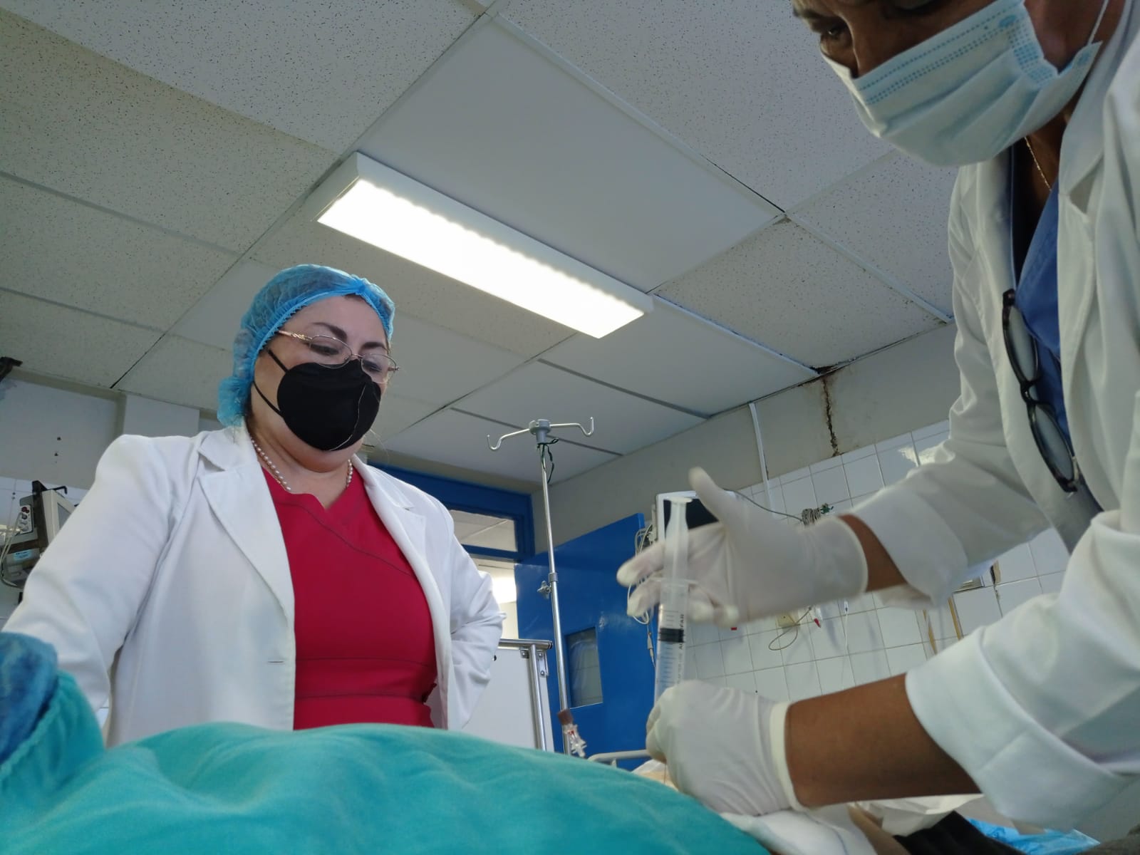 Essalud - Hospital Almanzor Aguinaga de EsSalud Lambayeque aplica ozonoterapia para eliminar dolor crónico articular