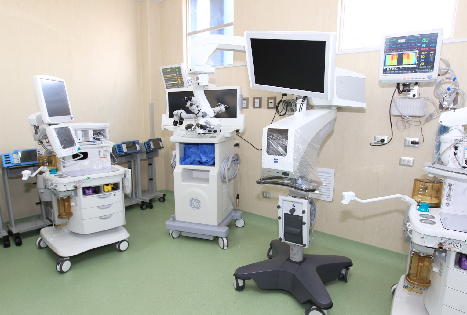 Essalud - EsSalud compra equipos médicos de última generación para hospitales de todo el país