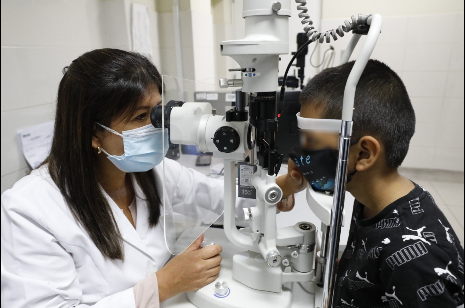 Essalud - Médicos de EsSalud realizan cirugía reconstructiva y salvan ojo de niño que sufrió mordedura de perro
