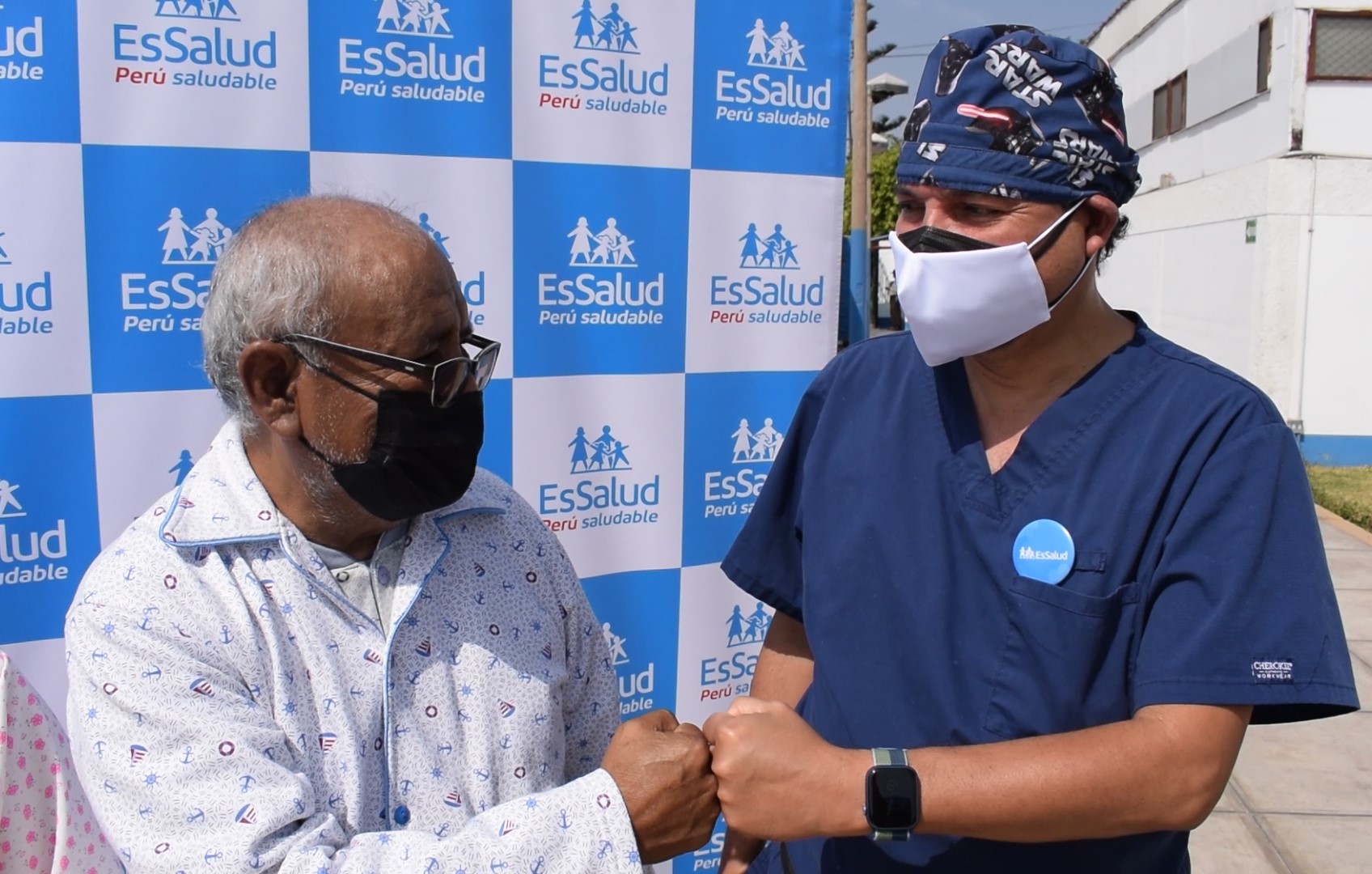Essalud - Medicos de EsSalud salvan vida de madre y adulto mayor con exitosos trasplantes renales