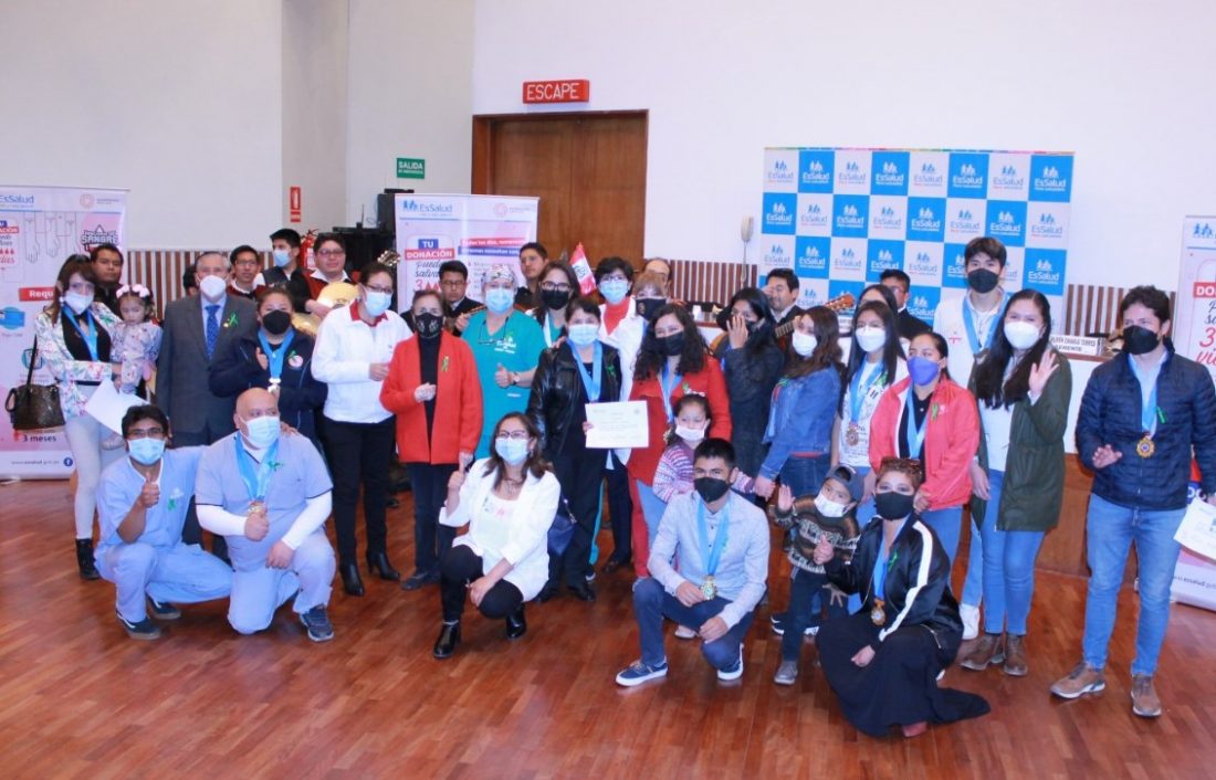 Essalud - EsSalud Cusco brindó reconocimiento a jóvenes donantes voluntarios de sangre