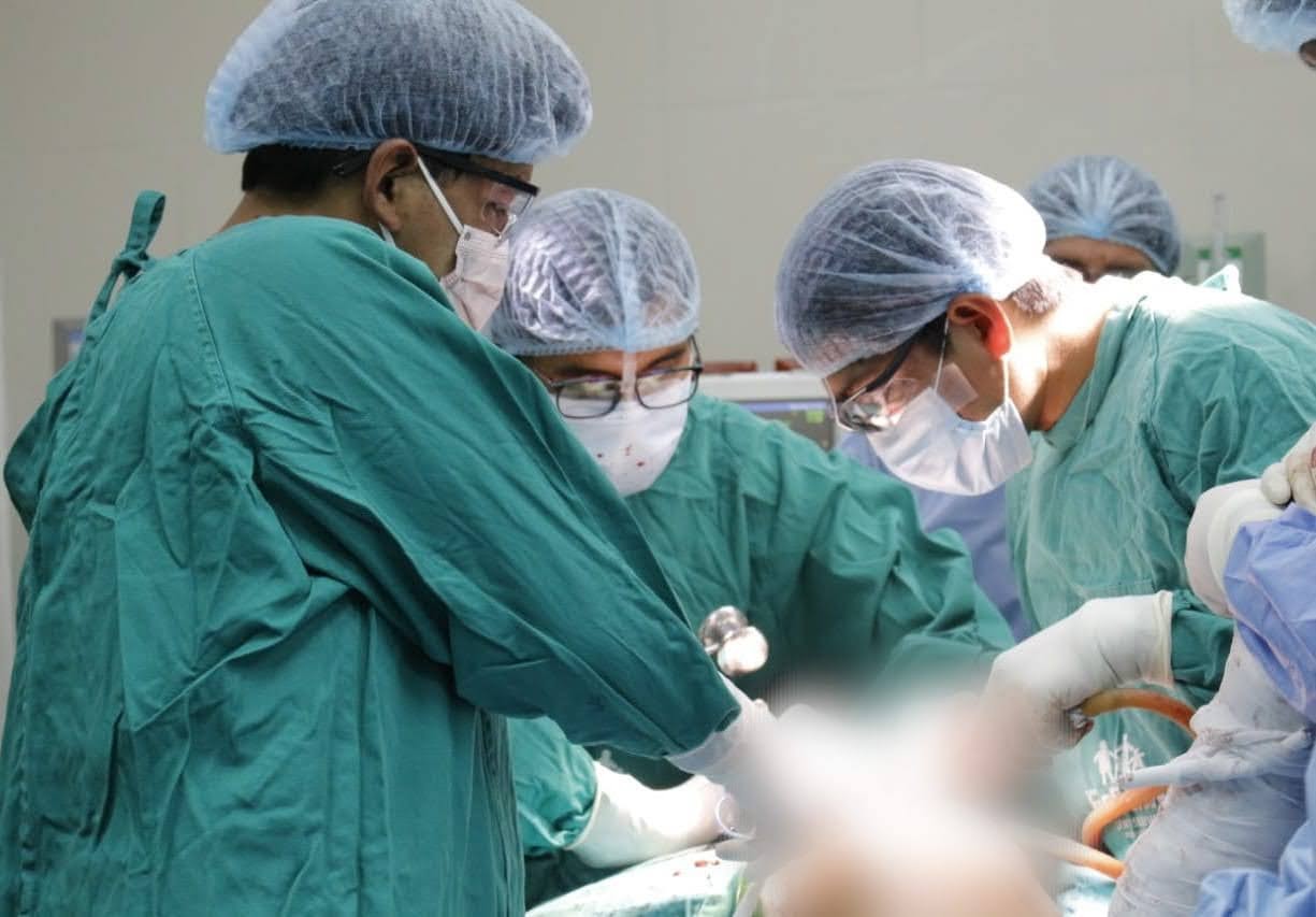 Essalud - EsSalud Puno desarrolla exitosa cirugía de prótesis de cadera