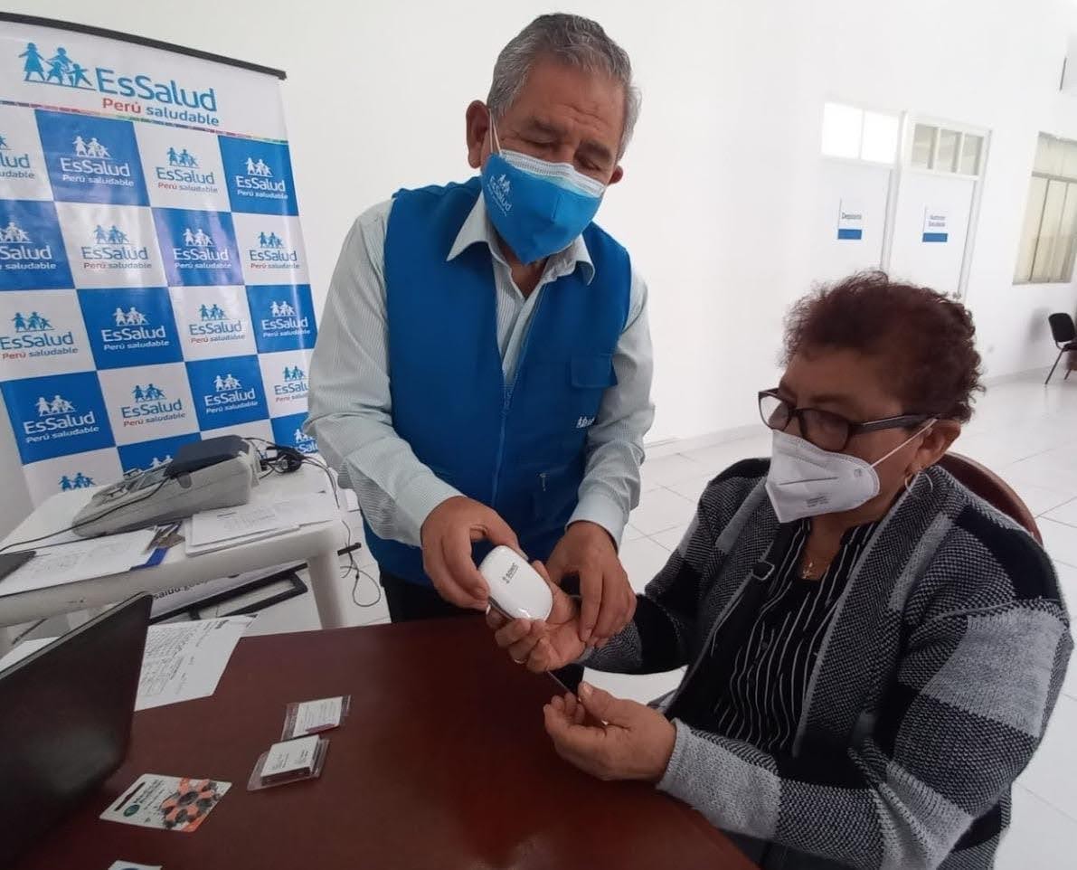 Essalud - EsSalud Moquegua devuelve audición a 28 pacientes en primer semestre del año