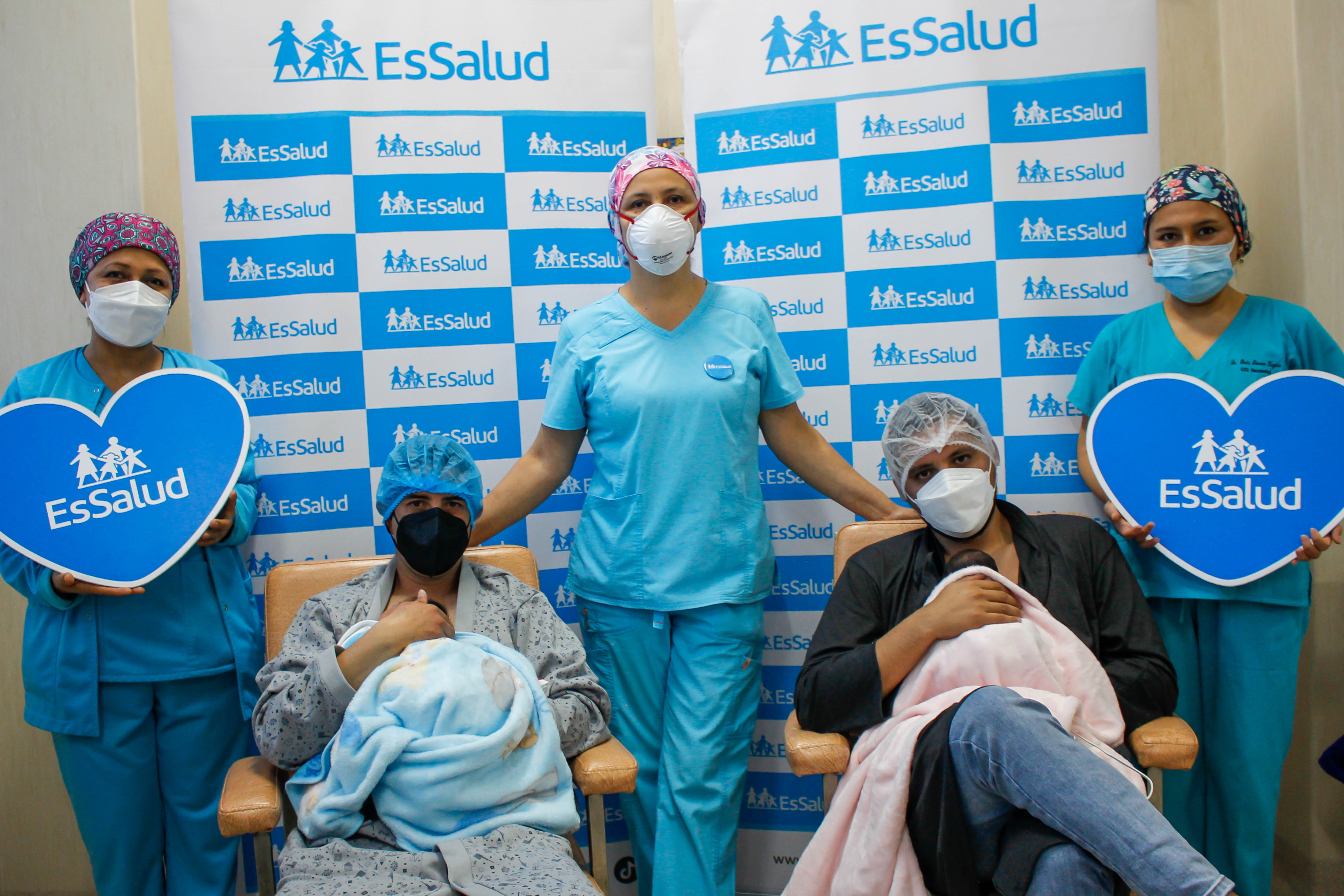 Essalud - EsSalud: Padres primerizos celebrarán su día brindando calor a sus bebés prematuros con la técnica “Papá canguro”